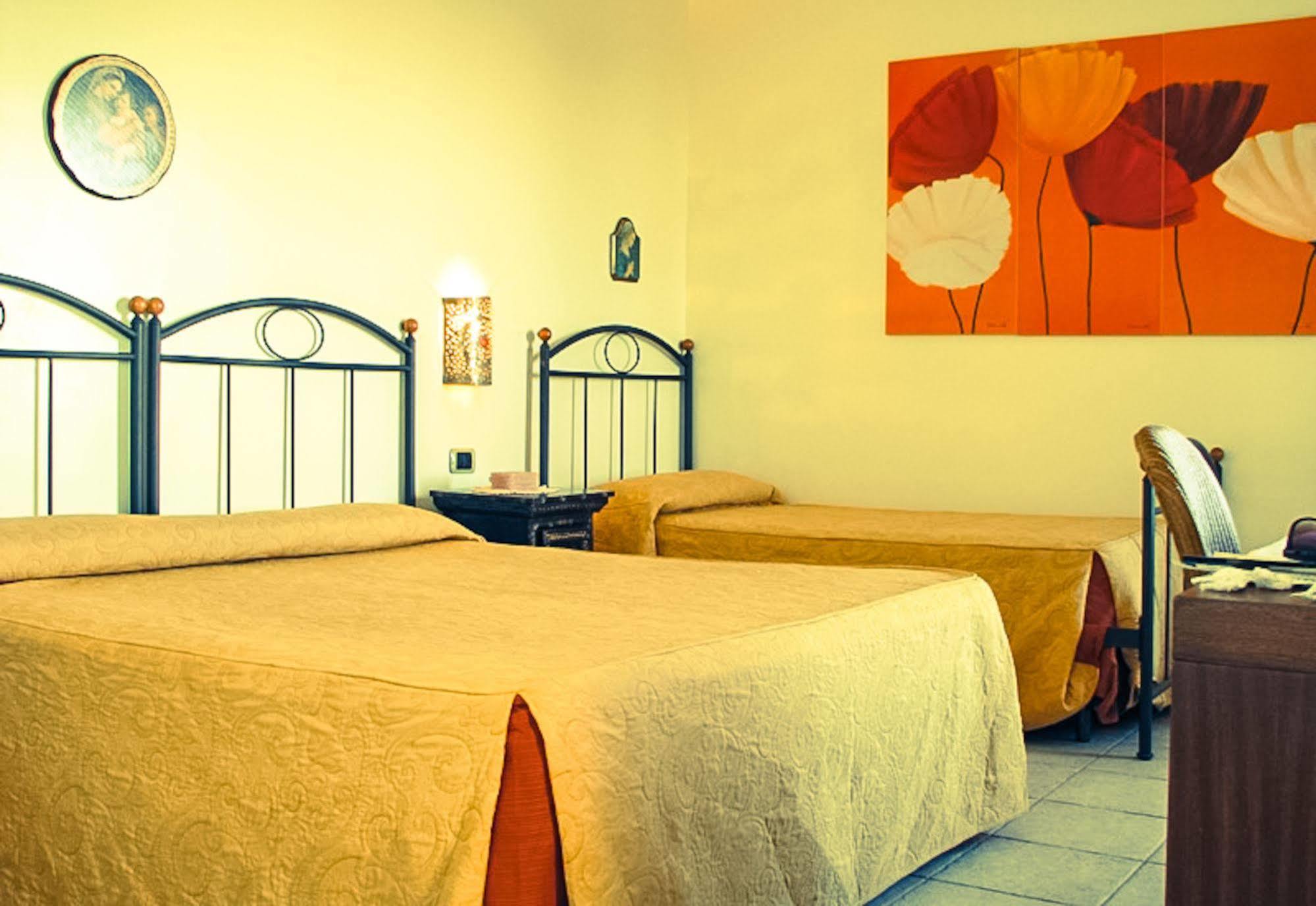 Hotel Il Faro Della Guitgia Tommasino 3*
